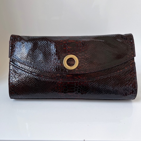 $210 NWOT ADRIENNE VITTADINI Patent Leather Large Clutch Python Brown Gold - Picture 3 of 13